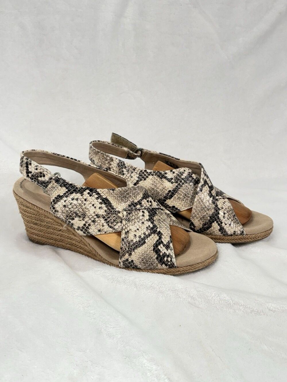 Clarks Wedge Sandal Women’s Sz 8 Brown Faux Snake Peep Toe Cork Tropical Cruise